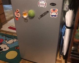 mini dorm fridge