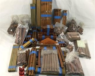 Vintage 1930-1940's Lincoln Logs (2Flats) https://ctbids.com/#!/description/share/236139