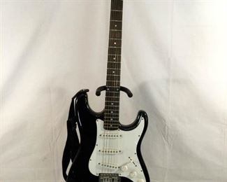 Silvertone Electric Guitar with Strap  https://ctbids.com/#!/description/share/236155