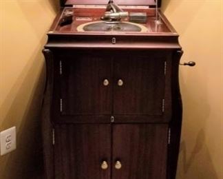 Antique Victrola, Excellent Condition.