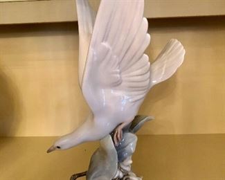 Vintage Lladro Turtle Dove in Flight by Garcia