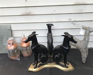 Dig those deco dogs!