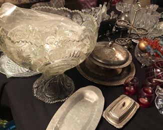 Beautiful Punch Bowl on Pedestal with Cups