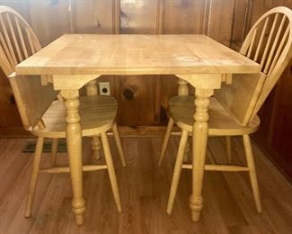 Drop-leaf dinette table with 2 chairs
