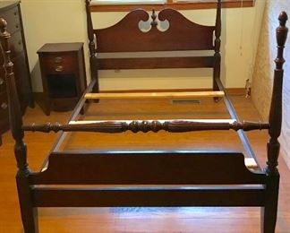 Duncan Phyfe style full-size 4 poster bed