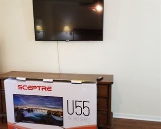 Sceptor 48" Flat Screen TV4K https://ctbids.com/#!/description/share/237188