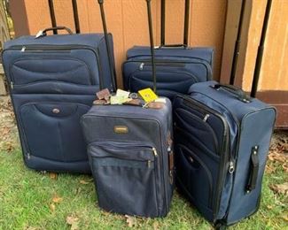 LUGGAGE IN GREAT SHAPE https://ctbids.com/#!/description/share/237230