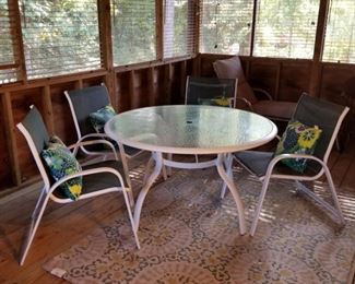 Patio Furniture Set and Rug https://ctbids.com/#!/description/share/237146