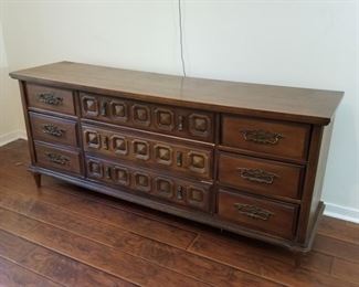 Vintage Wood Dresser Chest of Drawers https://ctbids.com/#!/description/share/237189
