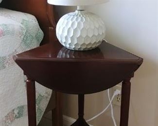 Unique drop leaf table...twist the top to raise the leaves. Vintage-style white lamp.
