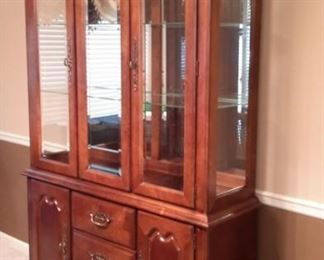 Stanley lighted china cabinet in beautiful condition.