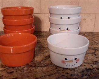Adorable Halloween snack bowls/decorations.