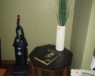End table and vacuum