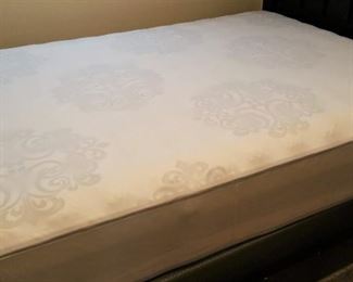 3 year old Serta queen mattress - barely used, excellent