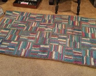 vintage hooked rug, about 3'x4'.  nice condition