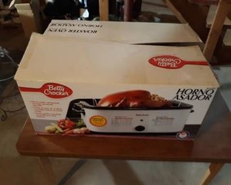 Betty Crocker Roaster Oven in Box