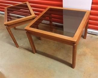 Pair of MCM Wood Side Tables https://ctbids.com/#!/description/share/236337