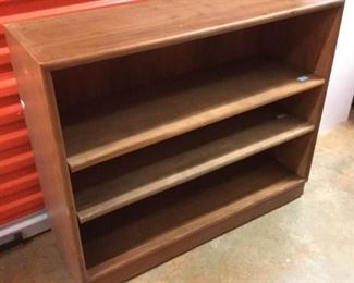 Drexel Vintage 2-Shelf Bookcase https://ctbids.com/#!/description/share/236960