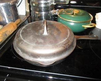 GRILWOLD SKILLET AND LID