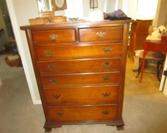 VINTAGE CHEST OF DRAWERS