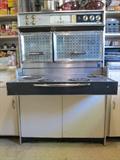 Samantha stevens (Bewitched) stove a 1960s Frigidaire flaire