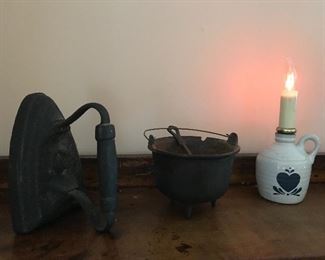 Cast iron Iron, miniature cast iron pot with ladle