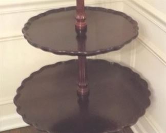 3-tier pie-crust table