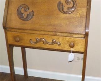 Dropfront oak desk, antiqyue