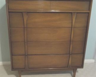 MCM Chest by Red Lion