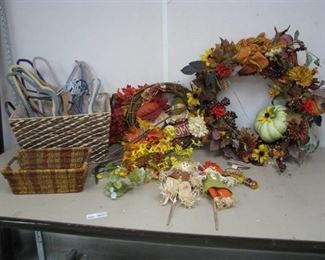 Fall Wreaths, Décor and Baskets