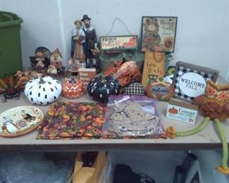 Thanksgiving/Fall Decorations and Storage Tote
