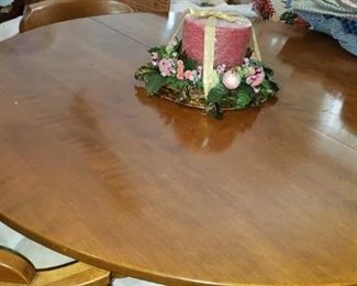 42" Ethan Allen Table w/leaves