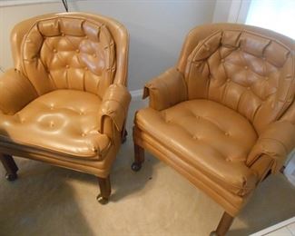 Barrel chairs are in great condition (4)