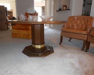 Pedestal table in the family room