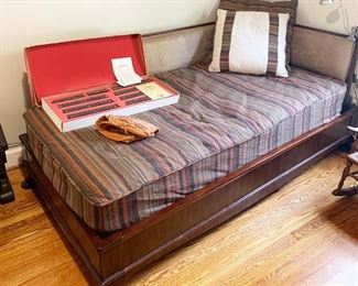 93- Full Size Day Bed