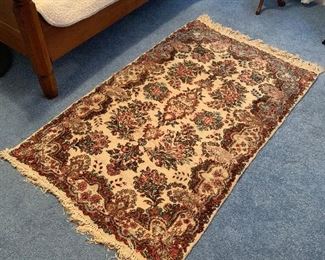 89-Pretty floral design medium size area rug