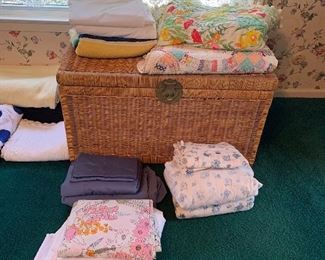 118- Large woven wicker chest, clean and cool vintage quilt, bedspread, blankets and linens