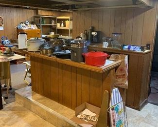 129- Pots, pans and cookware like new and gently used!
