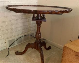 37a- Vintage Bird cage tilt top solid mahogany table, measures 30" diameter x 29" tall
