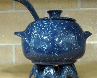 Ceramic Speckled Pot With Lid, Ladle And Ripple Stand