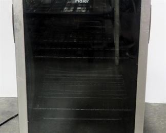 Haier 4.6 Cu. Ft. Beverage Center, Model HBCN05FVS, Powers On