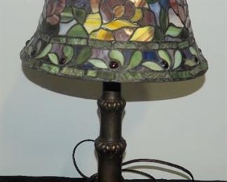 Tiffany Style Table Lamp With Brass Base 21.5" Tall, Powers On