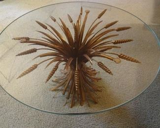Striking coffee/cocktail table