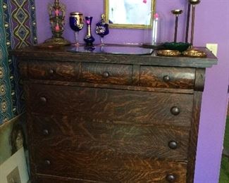 Antique oak chest of drawers