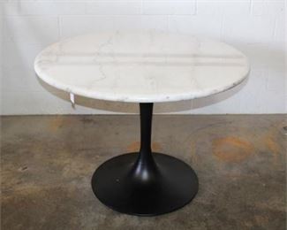 Lot 009 
Steve Silver "Colfax"Dining Table