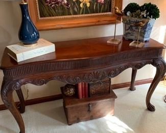 Sofa table, decorative accessories.