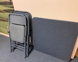 Card table +4 chairs.