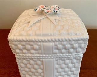 Tiffany ceramic box with bow