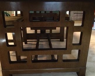 THIS IS SHOWING A VIEW OF THE TABLE BASE