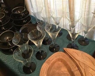 SET OF GLASS WARE WITH BLACK BASES,11PIECES